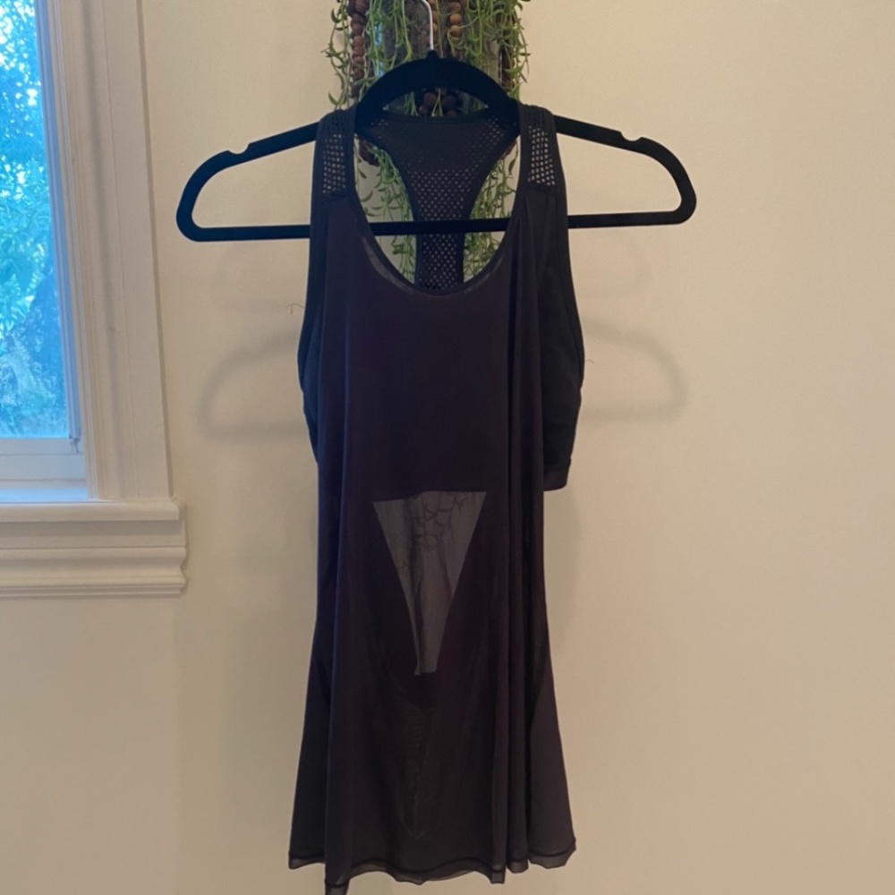 BLACK LULULEMON MESH TOP WITH BUILT IN SPORTS BRA